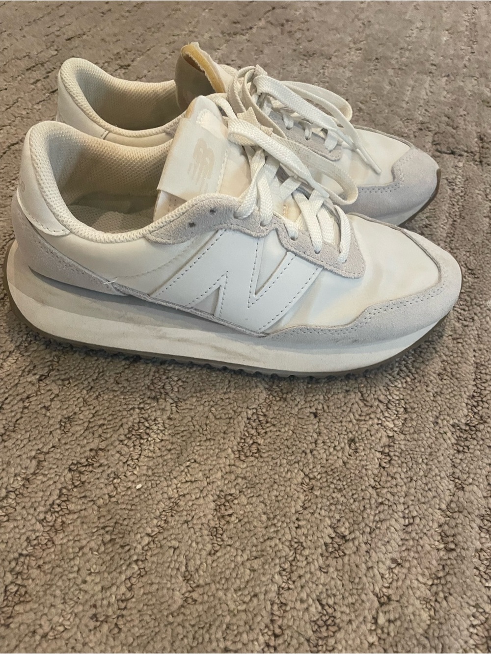 New Balance women’s  White and Light Gray Sneaker Trainers